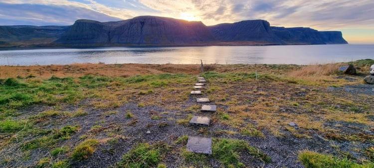 Kirkjubraut - Church Street Villa Talknafjordur Dış mekan fotoğraf