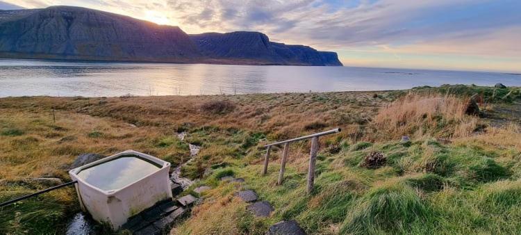 Kirkjubraut - Church Street Villa Talknafjordur Dış mekan fotoğraf