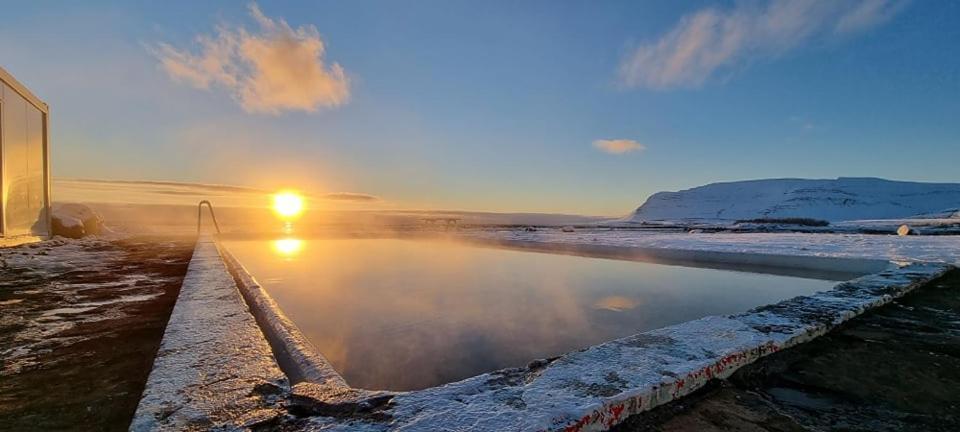 Kirkjubraut - Church Street Villa Talknafjordur Dış mekan fotoğraf