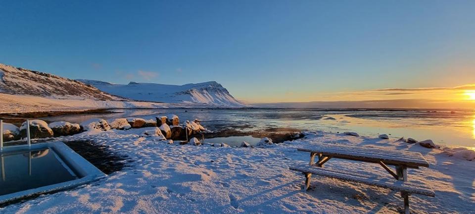 Kirkjubraut - Church Street Villa Talknafjordur Dış mekan fotoğraf